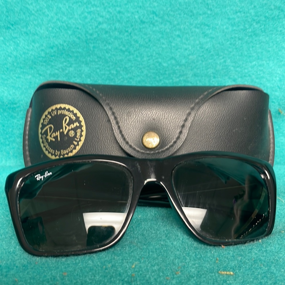 Vintage B&L Ray Ban France Black Frame Cats Sunglasses Ski Bausch & Lomb